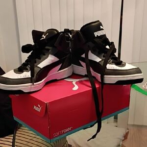 Puma Black and White High-Top Sneakers Men Size 9. Barely Worn.